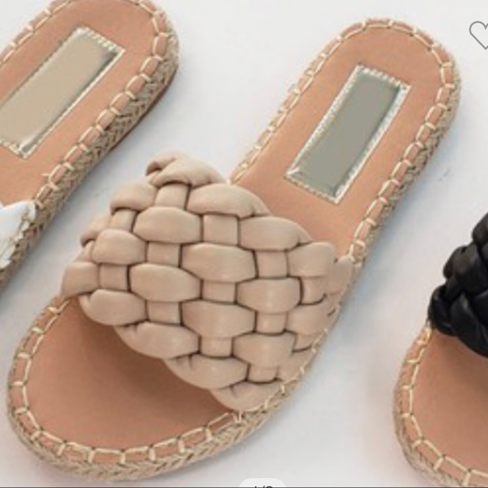 𝗕𝗿𝗮𝗶𝗱𝗲𝗱 𝗻𝘂𝗱𝗲 𝘀𝗹𝗶𝗱𝗲 𝘀𝗮𝗻𝗱𝗮𝗹𝘀